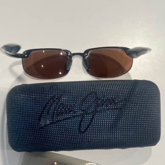 Maui Jim Black Frame Sunglasses with Brown Lenses - Picture 4 of 9